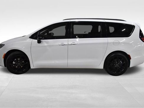 New 2026 Chrysler Pacifica Select w/ S Appearance Package image 6