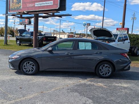 Used 2024 Hyundai Elantra SEL image 5