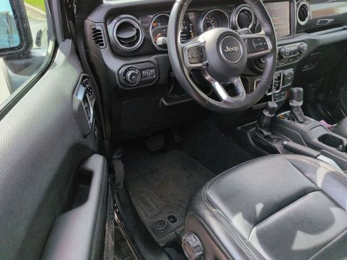 Used 2022 Jeep Wrangler Unlimited Sahara image 11