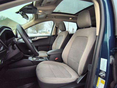 Used 2020 Ford Escape SE image 10
