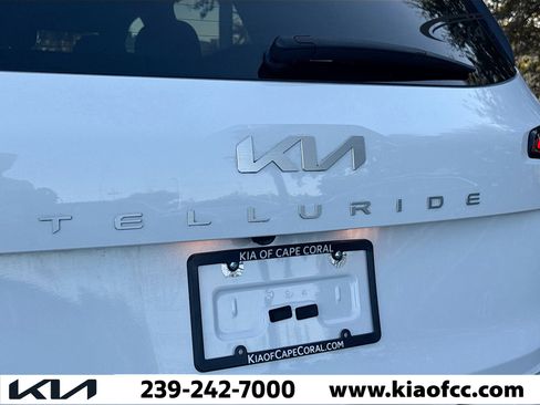 Certified 2024 Kia Telluride EX w/ EX Captain's Chair Package image 11