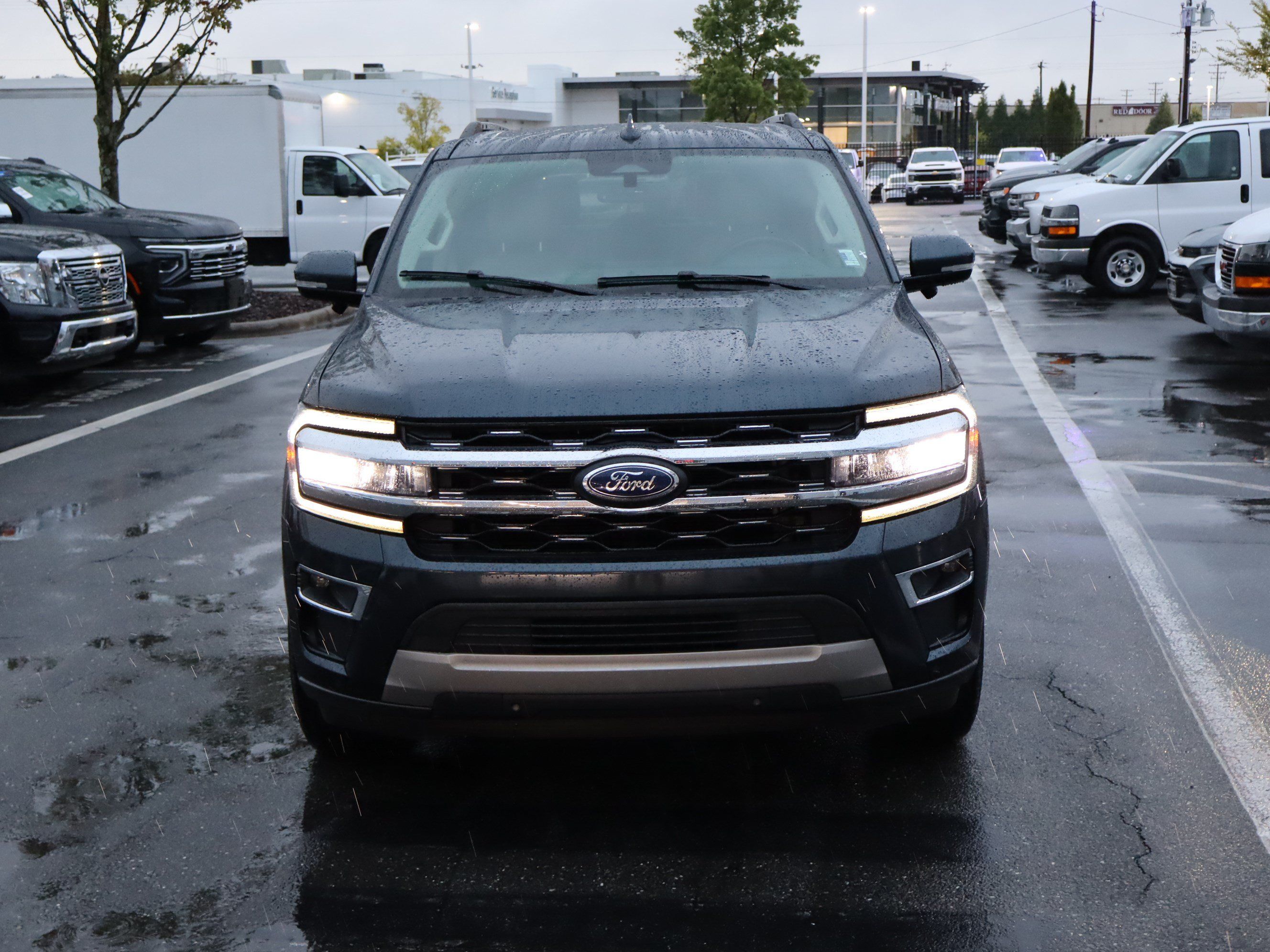Used 2022 Ford Expedition Limited RWD image 3