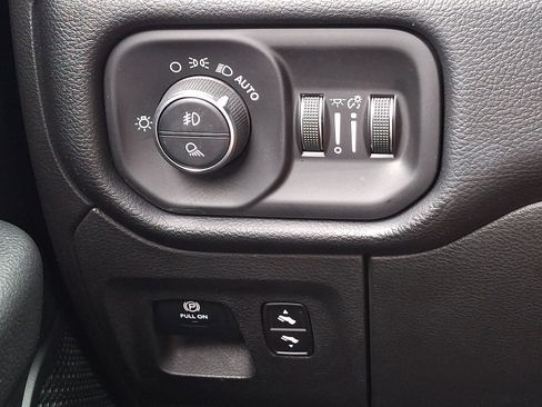 Used 2019 RAM 1500 Big Horn AWD/4WD image 22