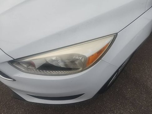 Used 2018 Ford Focus SE FWD image 6