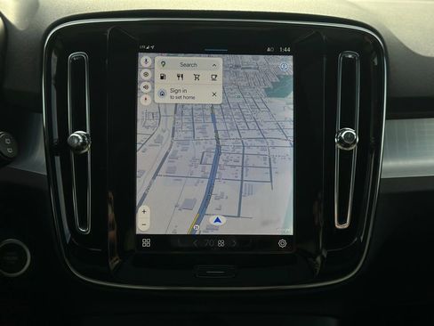 Used 2024 Volvo XC40 B5 Core image 17