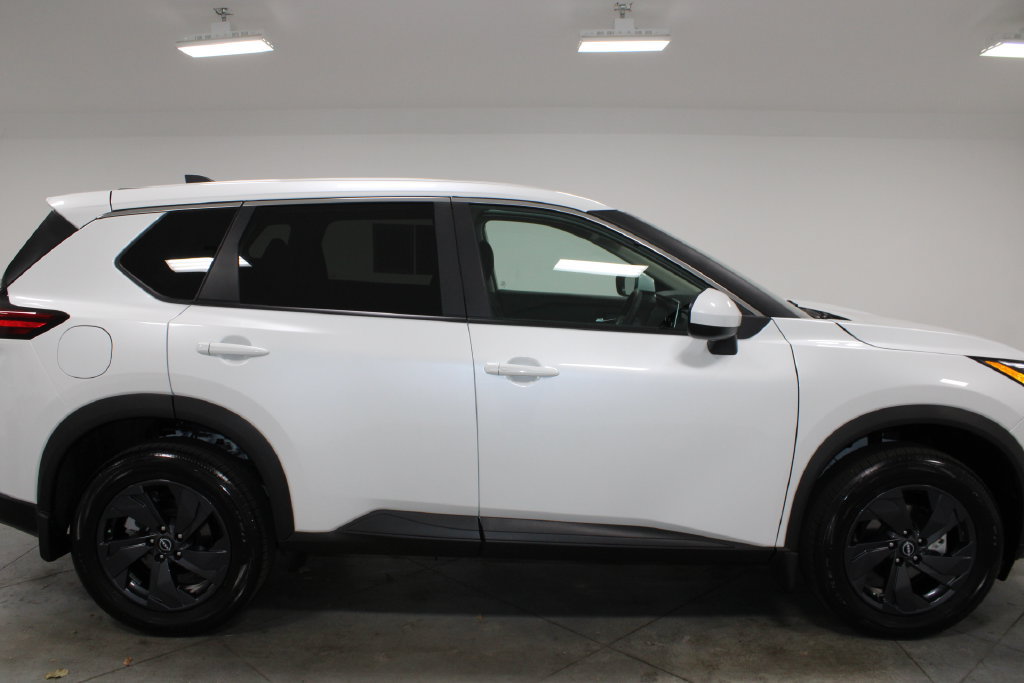 Used 2026 Nissan Rogue SV w/ Cold Weather Package FWD image 11
