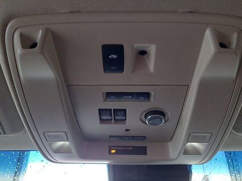 Used 2016 Cadillac Escalade ESV Luxury image 19