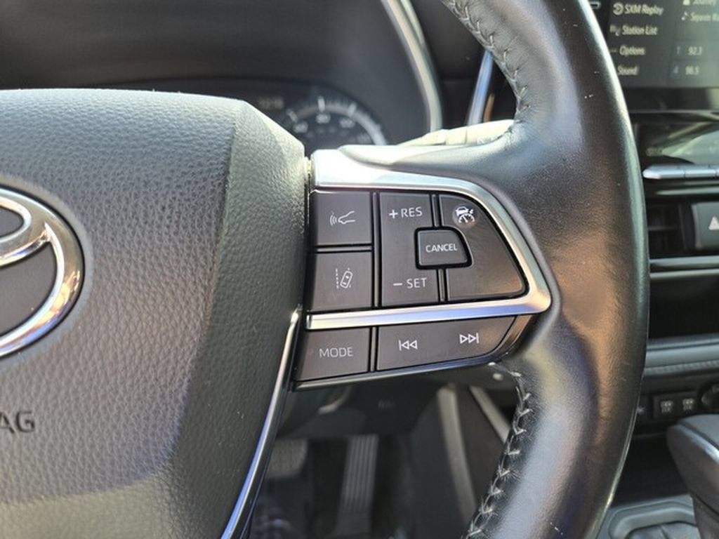 Used 2021 Toyota Highlander XLE FWD image 31