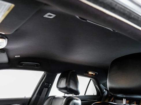 Used 2019 Chrysler 300 S AWD/4WD image 36