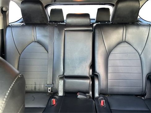 Used 2022 Toyota Highlander XLE image 13