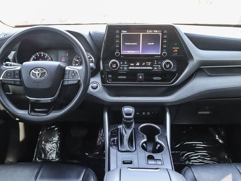 Used 2021 Toyota Highlander L FWD image 10