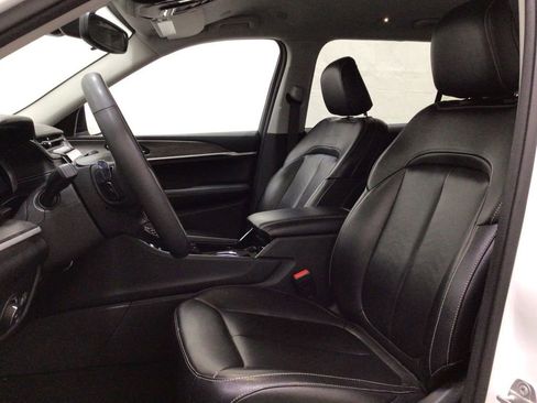 Used 2023 Jeep Grand Cherokee L Limited AWD/4WD image 7
