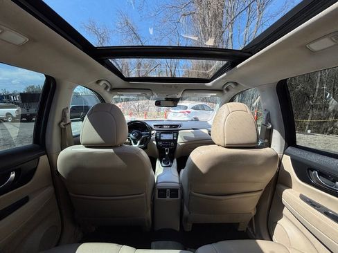 Used 2017 Nissan Rogue SL w/ SL Premium Package image 10