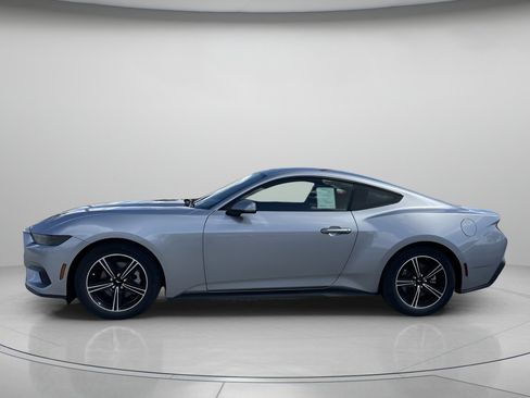 Used 2025 Ford Mustang Coupe RWD image 5