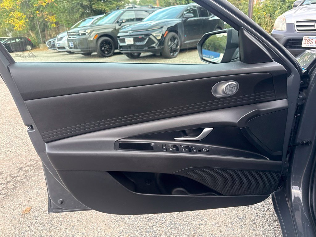 Used 2024 Hyundai Elantra SEL FWD image 12
