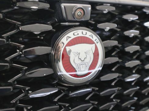 Used 2021 Jaguar F-PACE SVR image 46