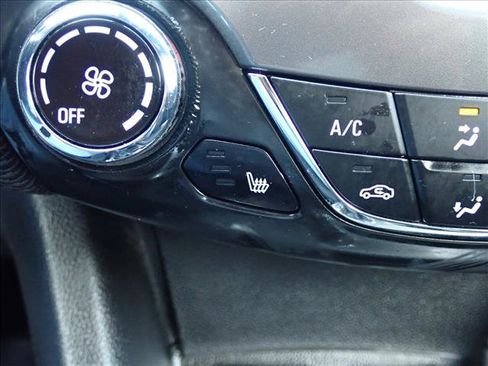 Used 2017 Chevrolet Cruze LT w/ Convenience Package FWD image 18