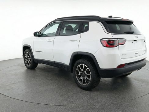 Used 2025 Jeep Compass Trailhawk image 6