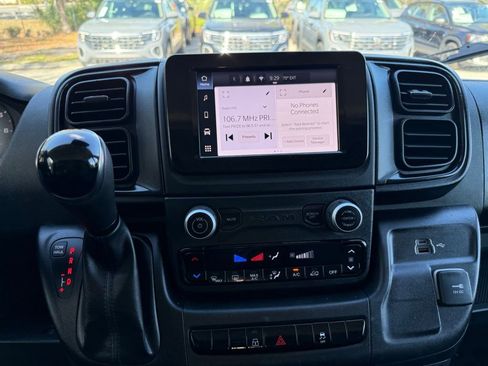 Used 2024 RAM ProMaster 2500 w/ Convenience Group image 28