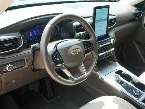 Used 2023 Ford Explorer Platinum w/ Technology Package AWD/4WD image 18