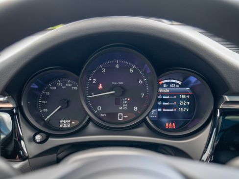 Certified 2026 Porsche Macan AWD/4WD image 14
