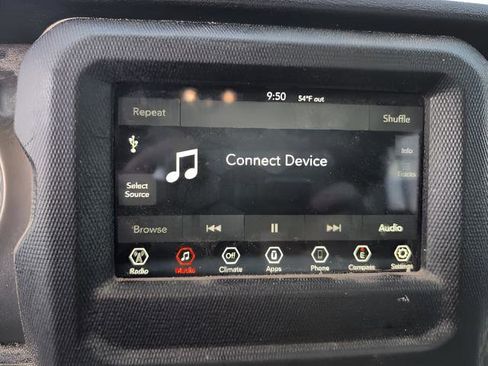 Used 2022 Jeep Gladiator Sport AWD/4WD image 12