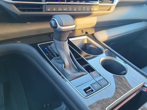 Used 2025 Toyota Sienna Limited image 21