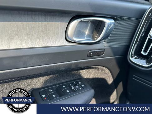 Used 2025 Volvo XC40 B5 Plus image 21