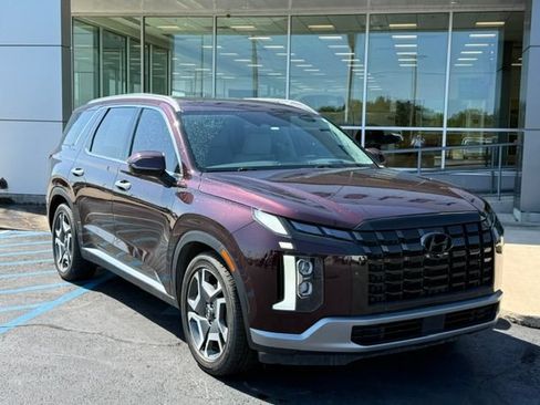 Used 2023 Hyundai Palisade Limited FWD image 2