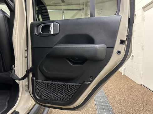 Used 2020 Jeep Gladiator Overland image 14