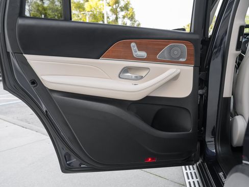 Used 2021 Mercedes-Benz GLS 450 4MATIC image 32