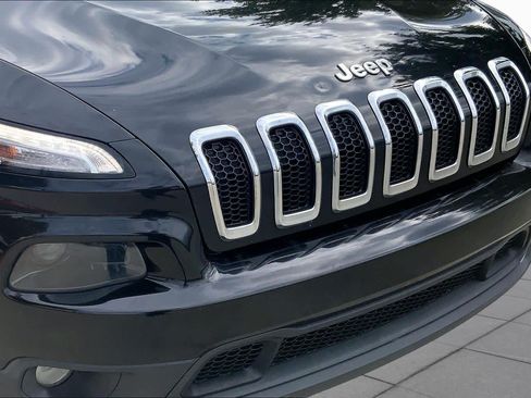 Used 2015 Jeep Cherokee Latitude w/ Comfort/Convenience Group FWD image 32