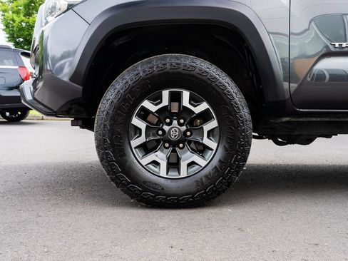 Used 2020 Toyota Tacoma TRD Off-Road w/ Technology Package AWD/4WD image 7