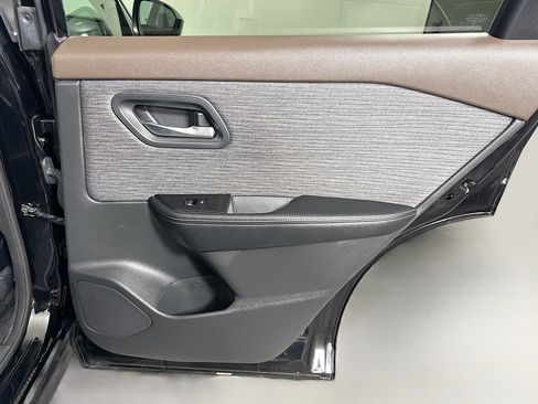 Used 2023 Nissan Rogue SV image 28