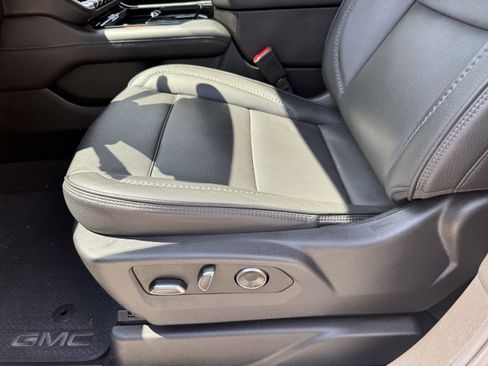 Used 2025 GMC Yukon XL Denali image 27