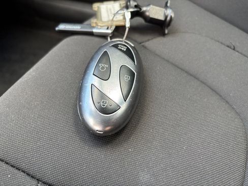 Used 2025 Hyundai Elantra SEL image 20