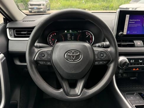 Used 2025 Toyota RAV4 XLE FWD image 23