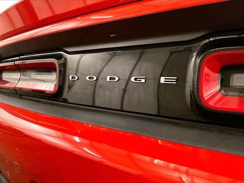 Used 2016 Dodge Challenger SXT RWD image 13