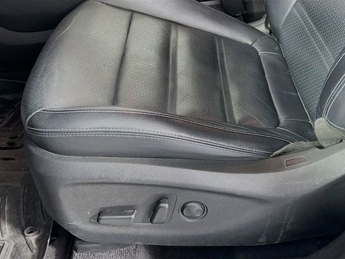 Certified 2017 Kia Sorento LX w/ LX Convenience Package image 8