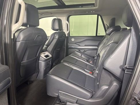 Used 2025 Lincoln Navigator L Reserve AWD/4WD image 12