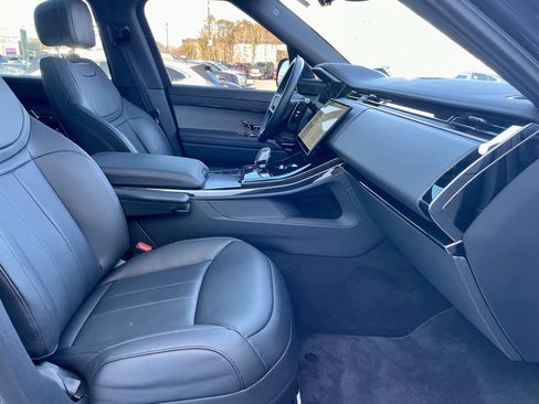 Used 2025 Land Rover Range Rover Sport SE image 15