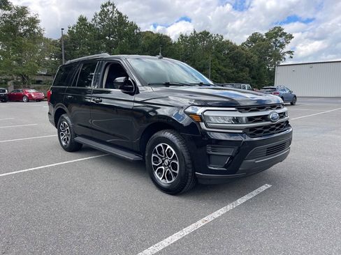 Certified 2024 Ford Expedition XLT image 4