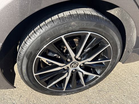 Used 2024 Toyota Camry SE image 5