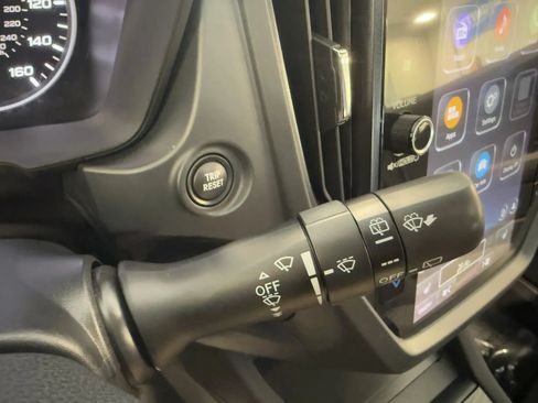 Used 2025 Subaru Forester Premium AWD/4WD image 33