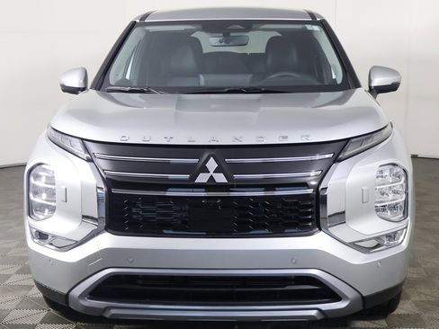 New 2026 Mitsubishi Outlander SE image 13
