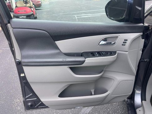 Used 2015 Honda Odyssey Touring Elite image 12