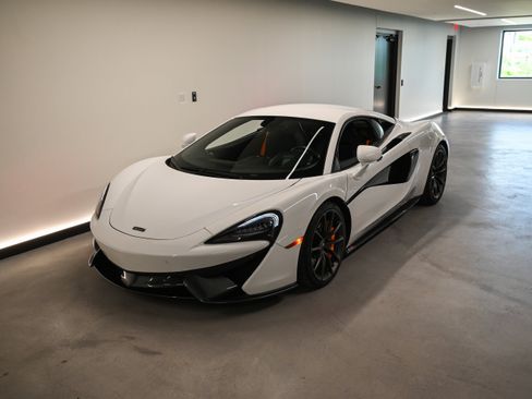 Used 2019 McLaren 570S Coupe RWD image 1