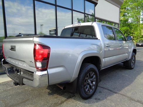 Used 2020 Toyota Tacoma SR5 AWD/4WD image 5