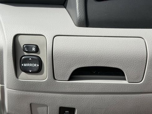 Used 2010 Toyota Camry LE FWD image 16