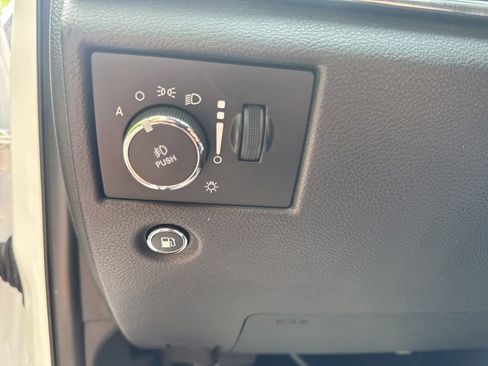 Used 2019 Jeep Grand Cherokee Limited AWD/4WD image 27